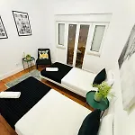 Хостел Luxury Lisbon City Centre Rooms *