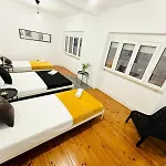 Luxury Lisbon City Centre Rooms Хостел