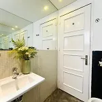 Luxury Lisbon City Centre Rooms Хостел
