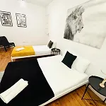 Хостел Luxury Lisbon City Centre Rooms Лиссабон